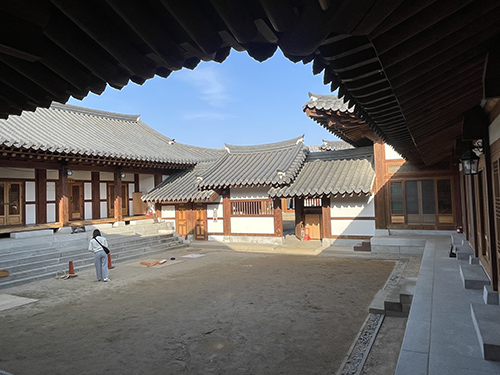 수원전통문화관 전통혼례 예정 공간(예절관 마당) 한옥 마당1 사진